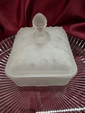 Tiara Exclusive - Vintage Honey Bee Box (Pre-Color releases) Collectible !